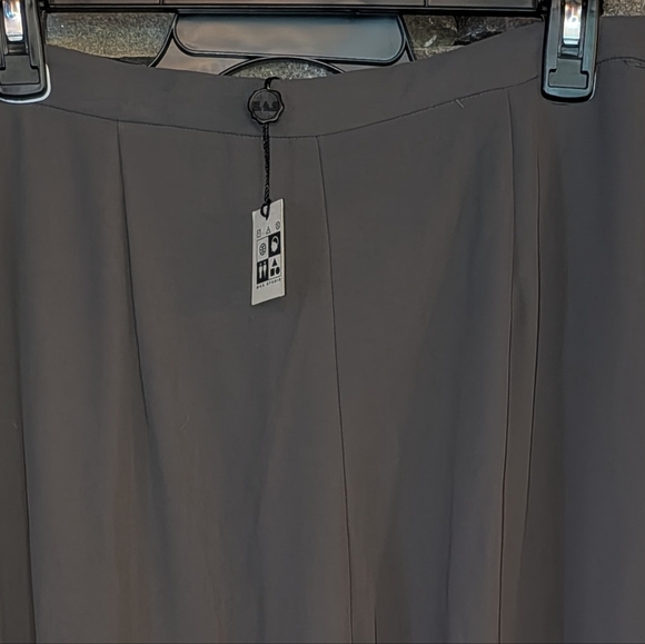 Max Studio Charcoal Gray Pant Suit, Blazer And Trousers NWT - Picture 3 of 15